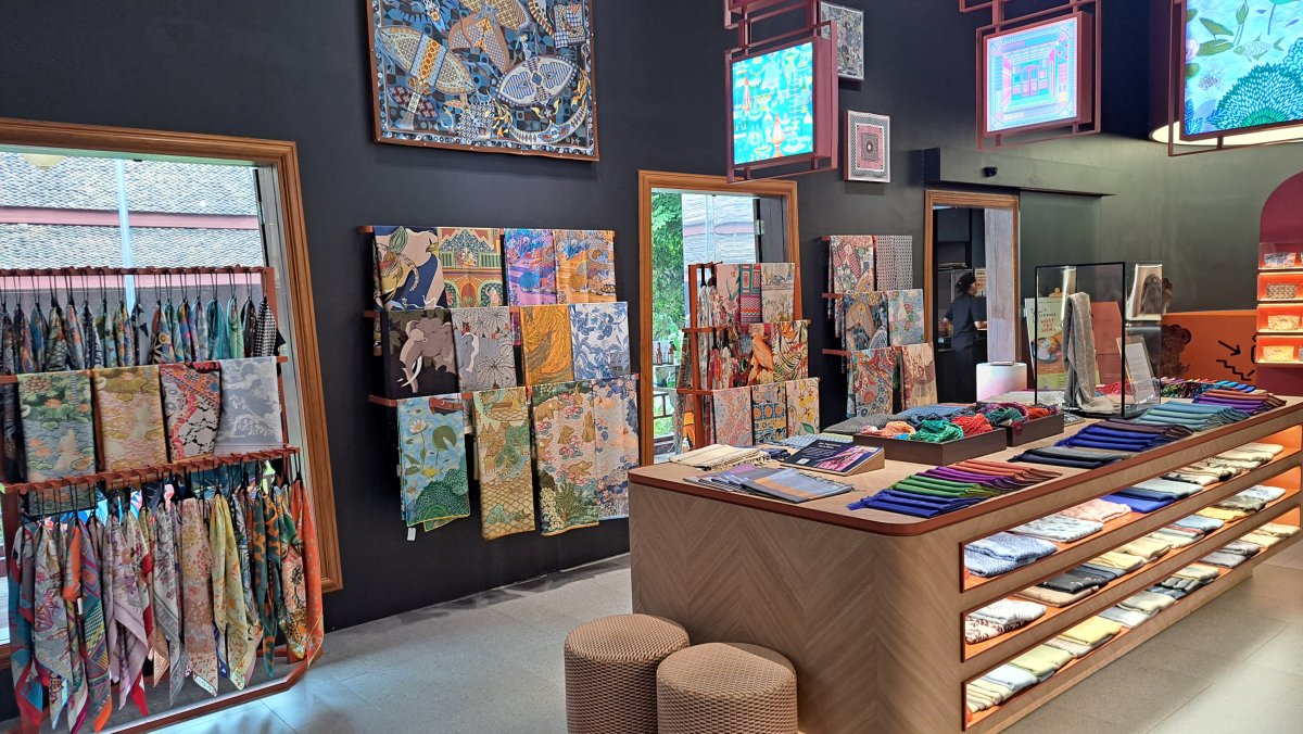 シルク品の展示
