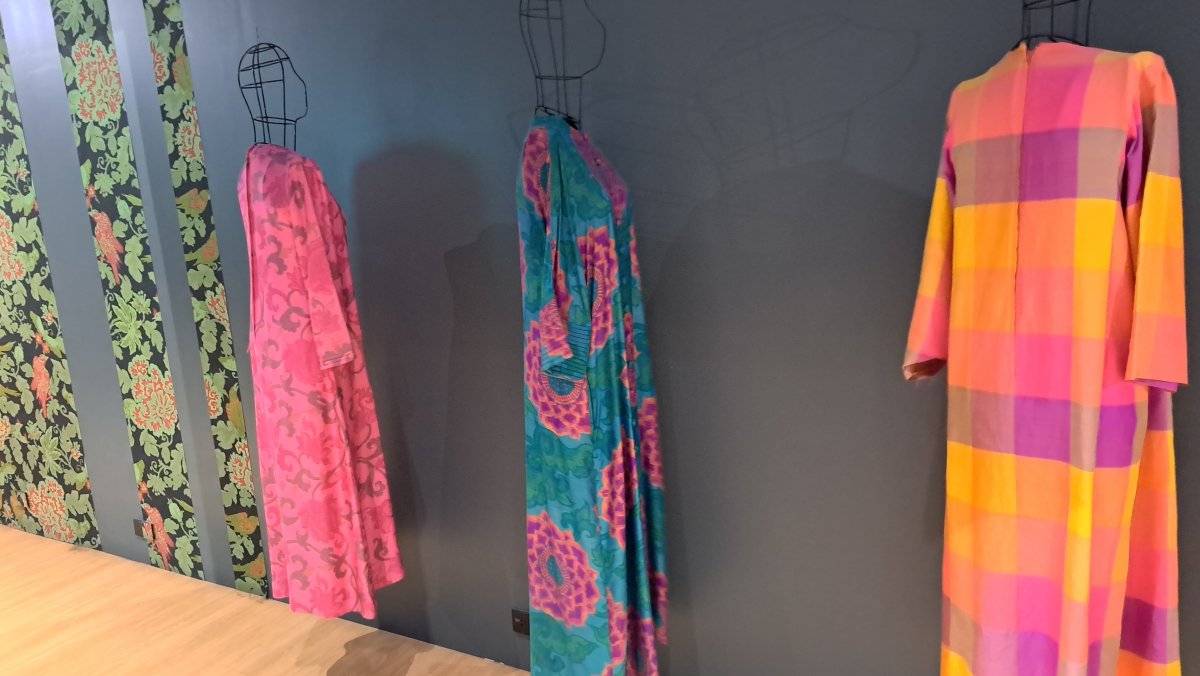 シルク衣装の展示
