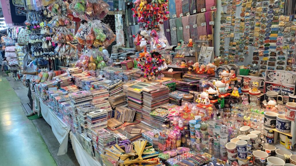 市場内の小物売り