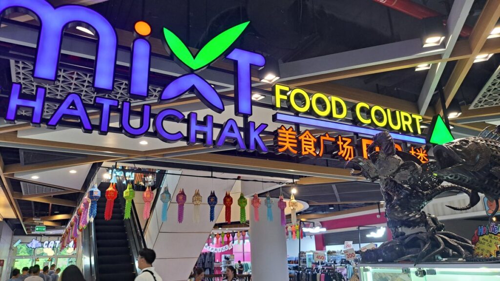 「Mixt Chatuchak」のフードコートへ。