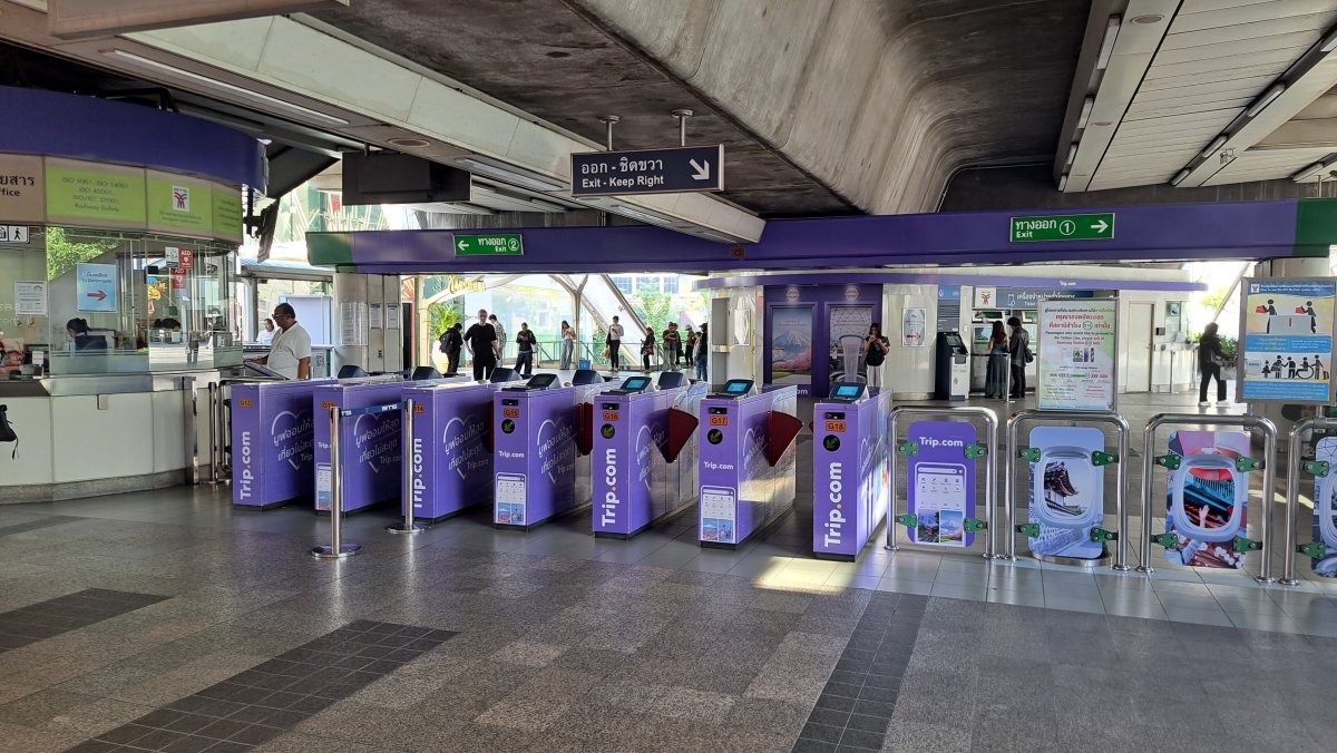 駅の改札口