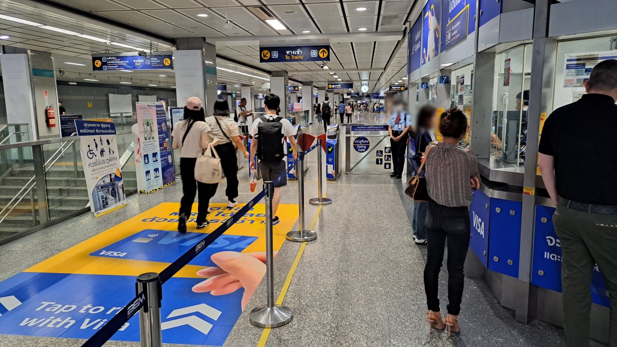 有人切符売り場と改札
