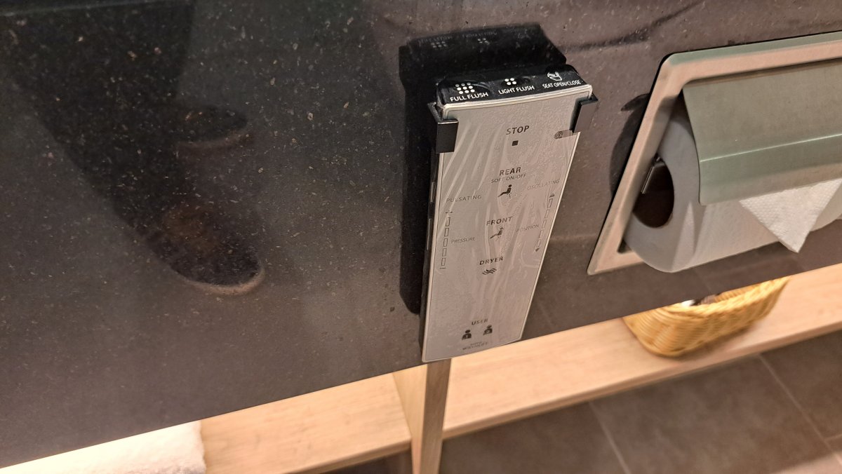 ソラリア西鉄ホテルバンコクのウオッシュレットトイレの操作パネル