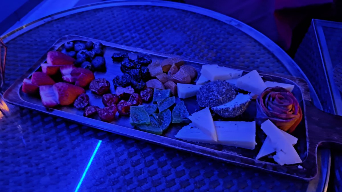 ルーフトップBARのチーズプレート