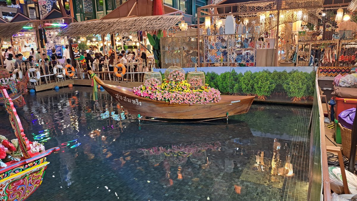 グランドフロア(G階)のグルメエリア