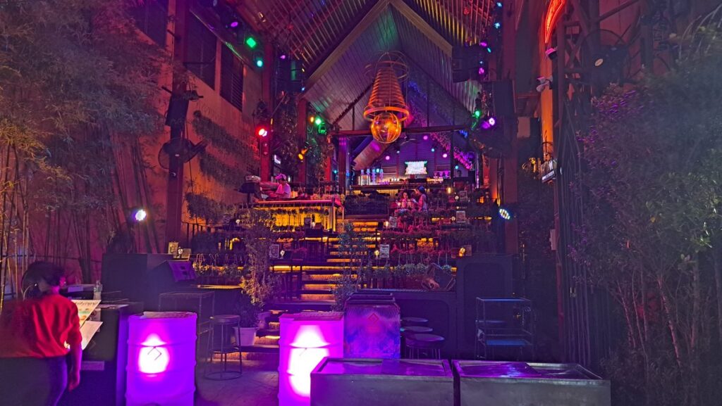 面白そうなバー(BAR)