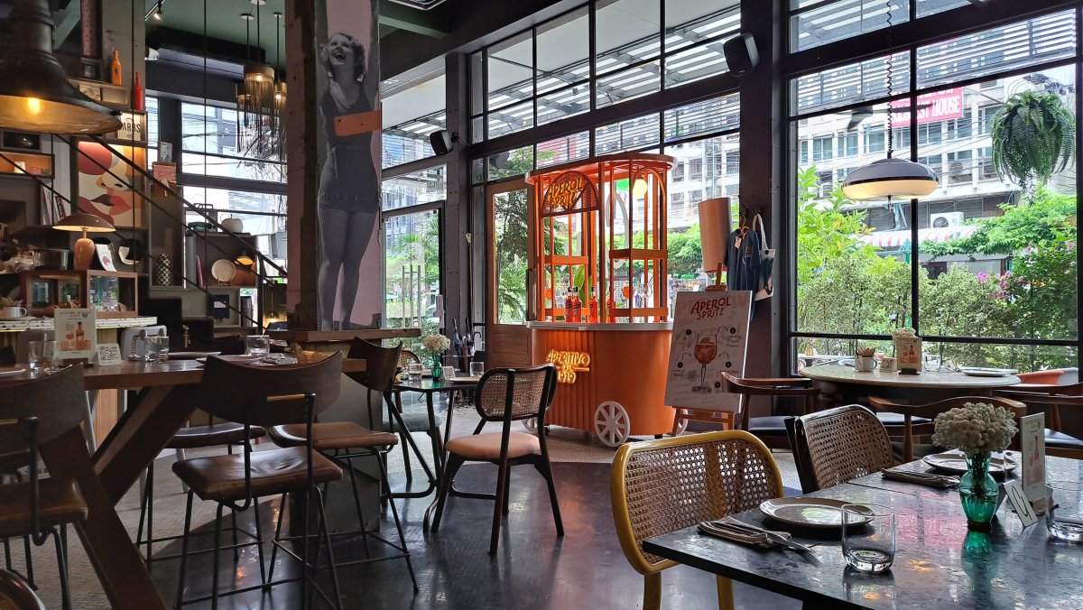 Gigi Cafe の店内