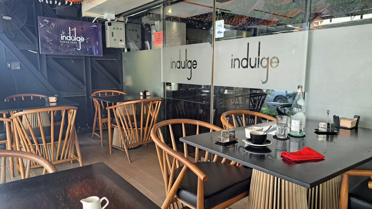 Indulge Restaurant & Cocktail Bar のテラス席