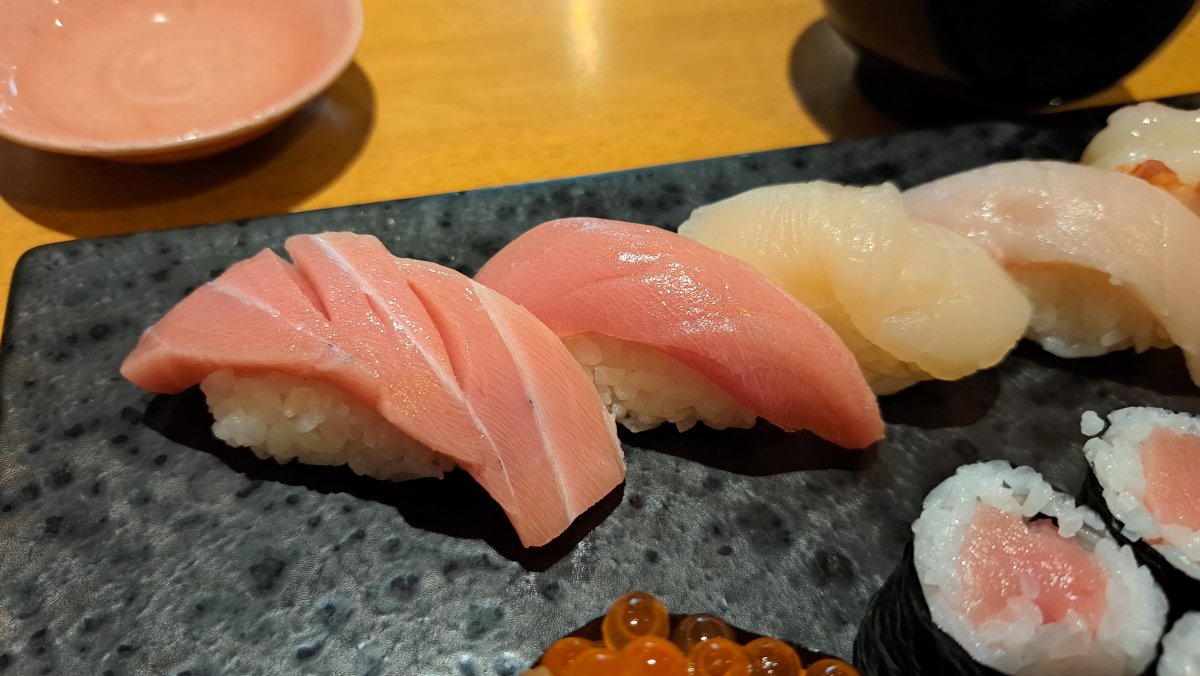 ツヤツヤ輝くお寿司