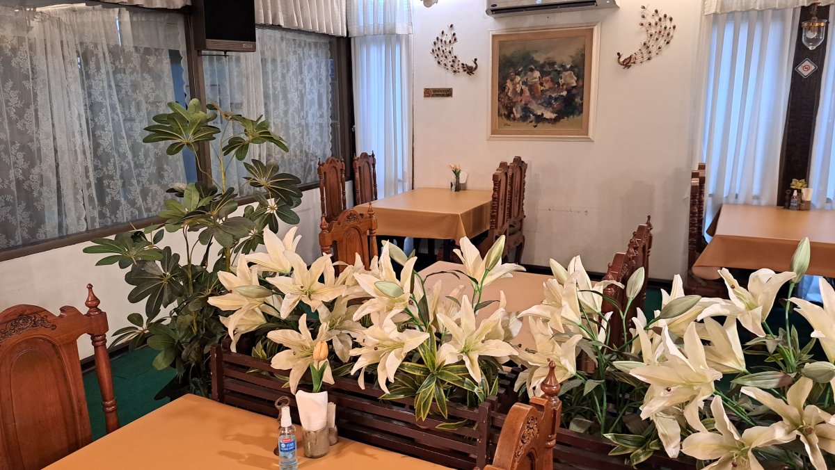 大量の「お花」で飾られている店内