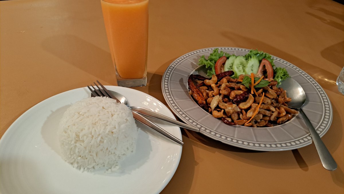 鶏肉とカシューナッツ炒め